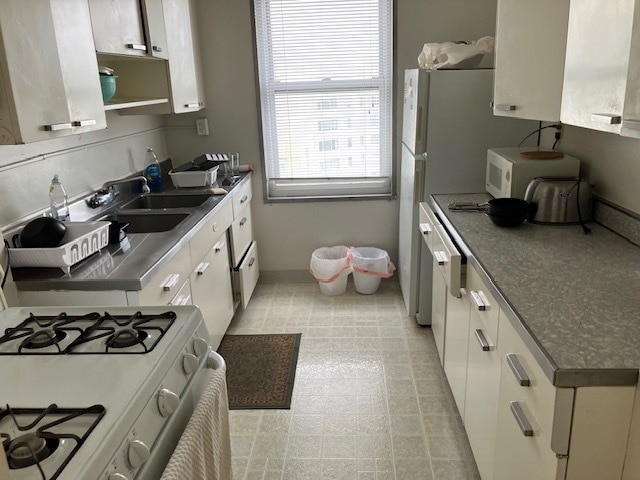 Kitchen - 55 Chumasero Dr