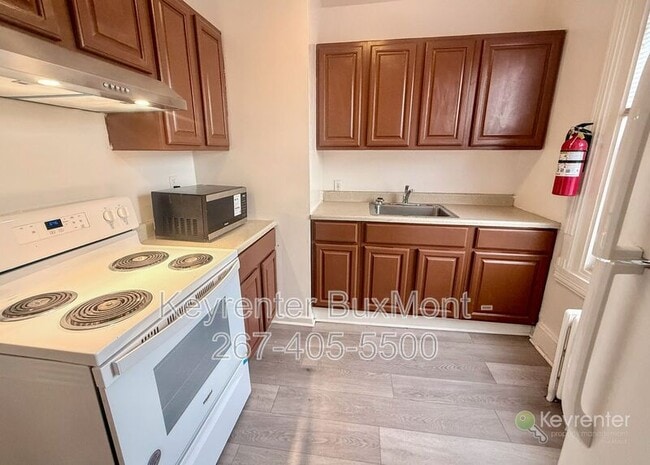 Building Photo - 16 N Rigby Ave