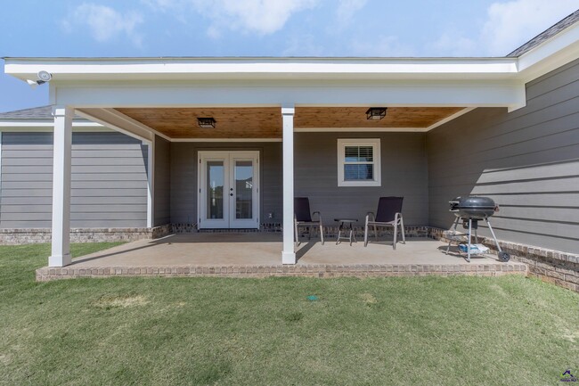 Building Photo - 210 Saraland Trl