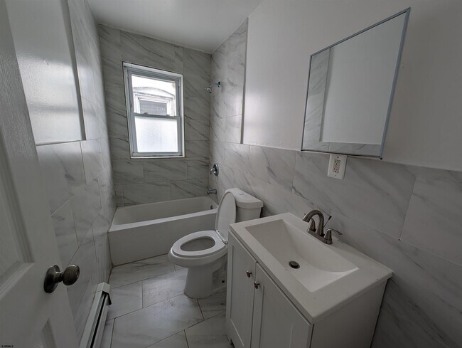 Building Photo - 1111 Adriatic Ave