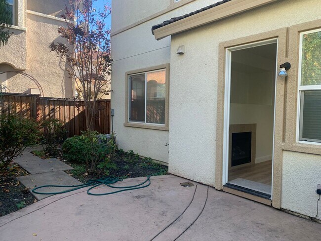 Building Photo - MOVE IN SPECIAL!!!  $500 OFF 1ST MO. RENT*