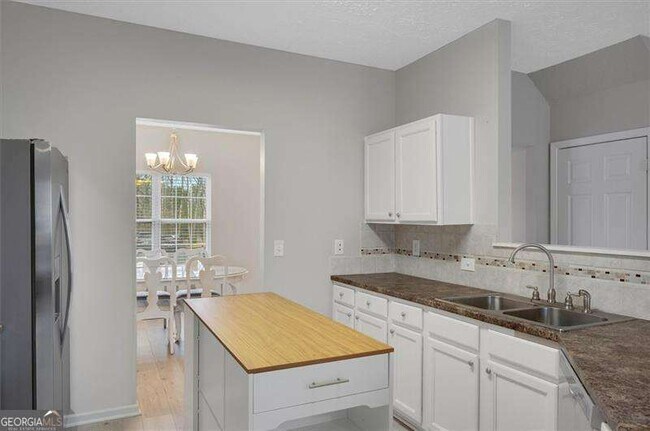 Building Photo - 940 Tree Creek Blvd