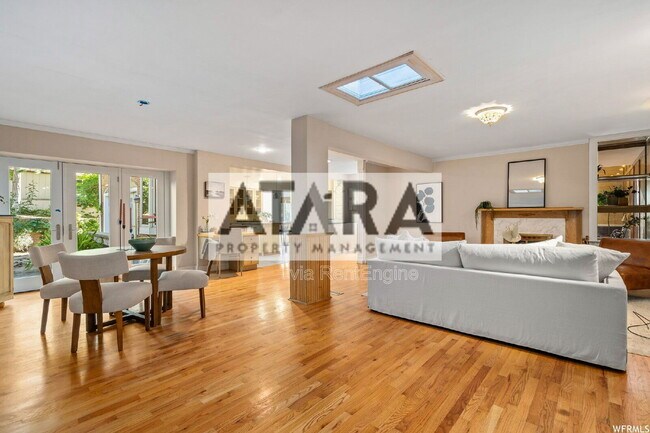 Building Photo - 1577 E Tomahawk Dr