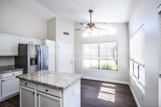 Building Photo - 407 W Colt Rd