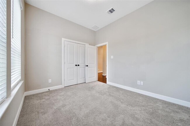 Building Photo - 32193 Park Plains Dr