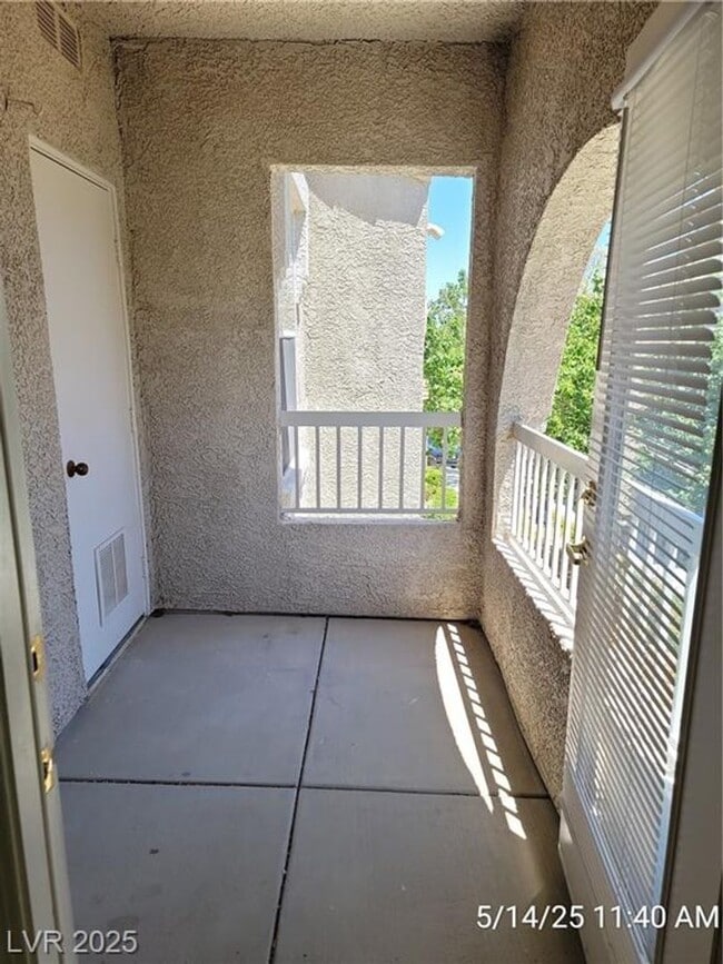 Building Photo - POPULAR FLOORPLAN IN A DESIREABLE GATED CO...
