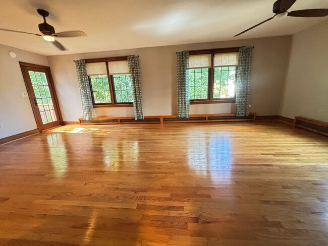 Building Photo - 2412 Alberta Ave SW
