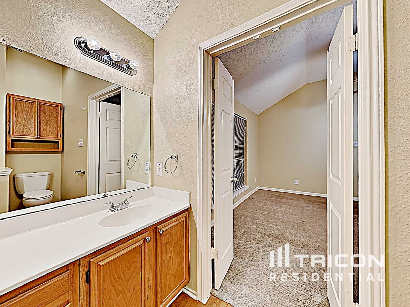 Building Photo - 2545 Clovermeadow Dr