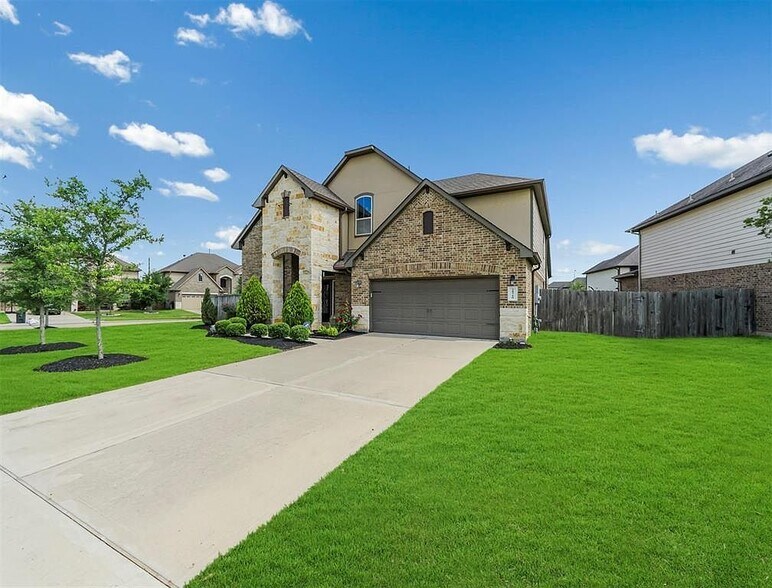 Building Photo - 28710 Brownwood Lake Dr