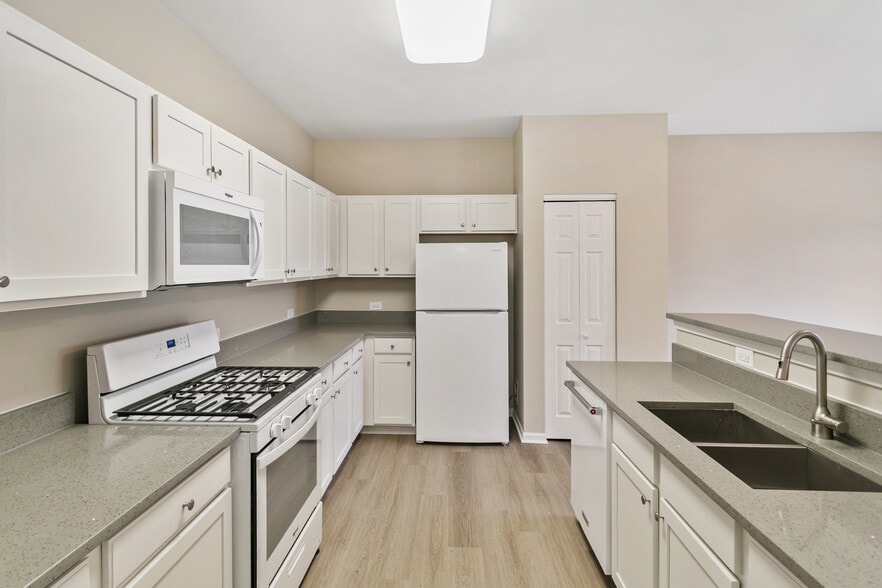 Building Photo - 1171 Mount Vernon Dr