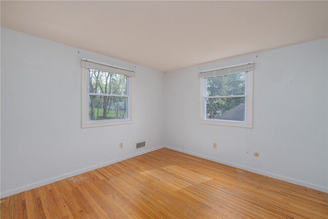 Building Photo - 75 Parkwood Ave