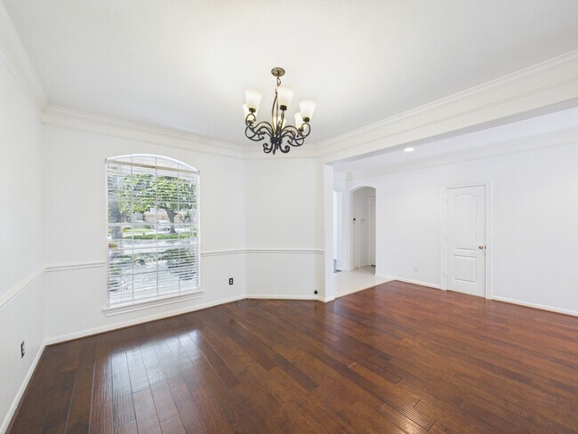 Building Photo - 5407 Lake Pl Dr