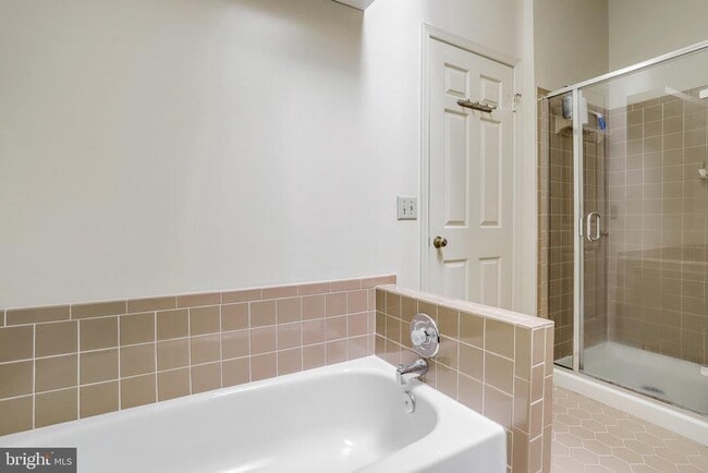 Building Photo - 7415 Salford Ct