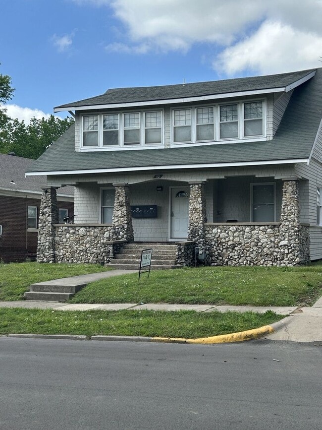 Building Photo - 110 W Lindburg St
