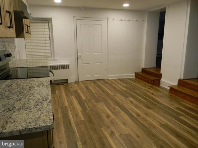 Building Photo - 863 Lombard Rd