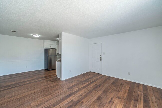 Building Photo - 4828 Wellesley Ave
