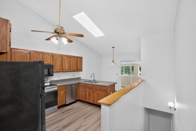Building Photo - 137 Pepper Ridge Cir