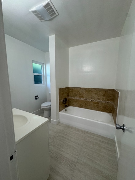 Building Photo - 283 S El Molino Ave