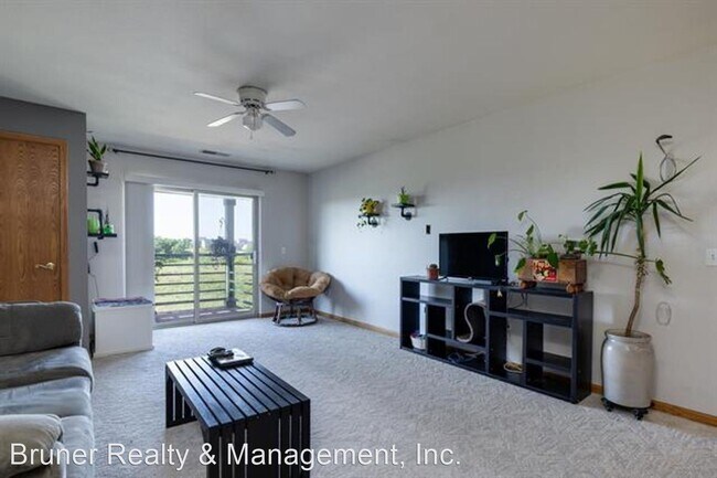 Building Photo - 1 br, 1 bath House - 102 Prairie Heights D...
