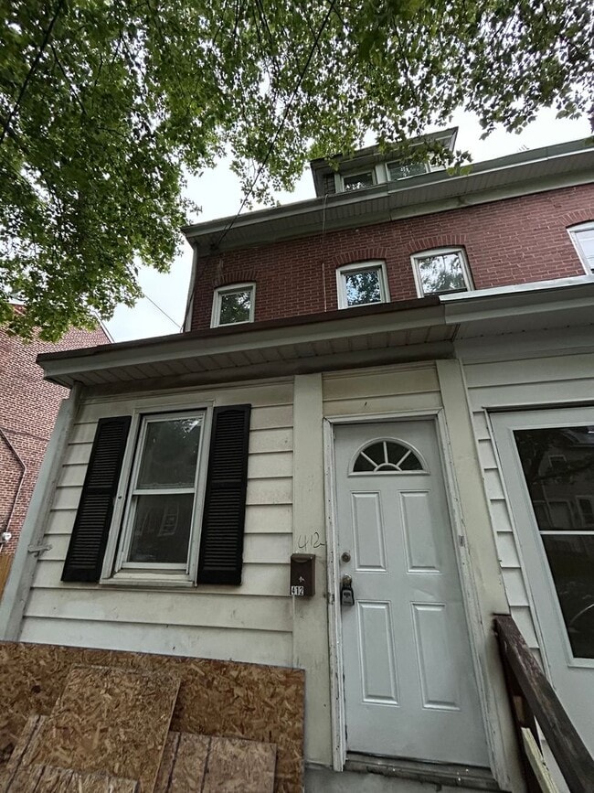 Building Photo - Large house Semi detached