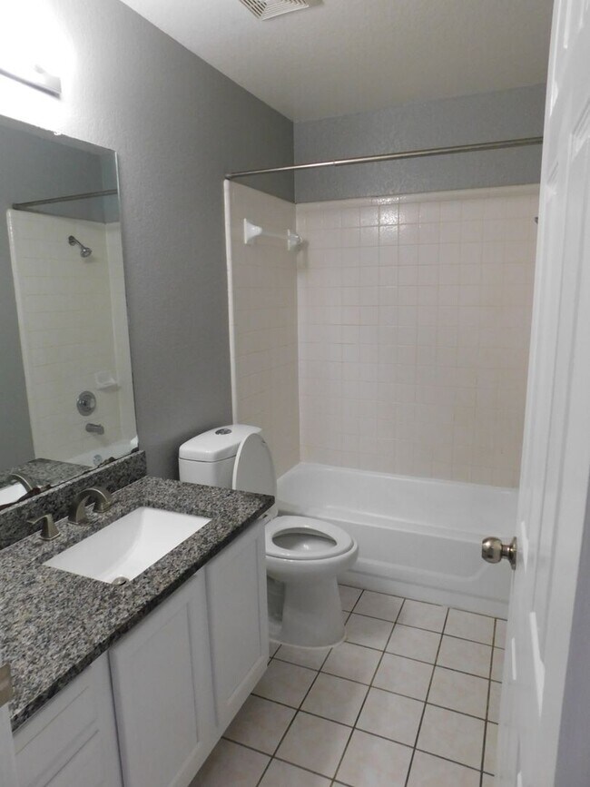 Building Photo - 1301 Leah Ln