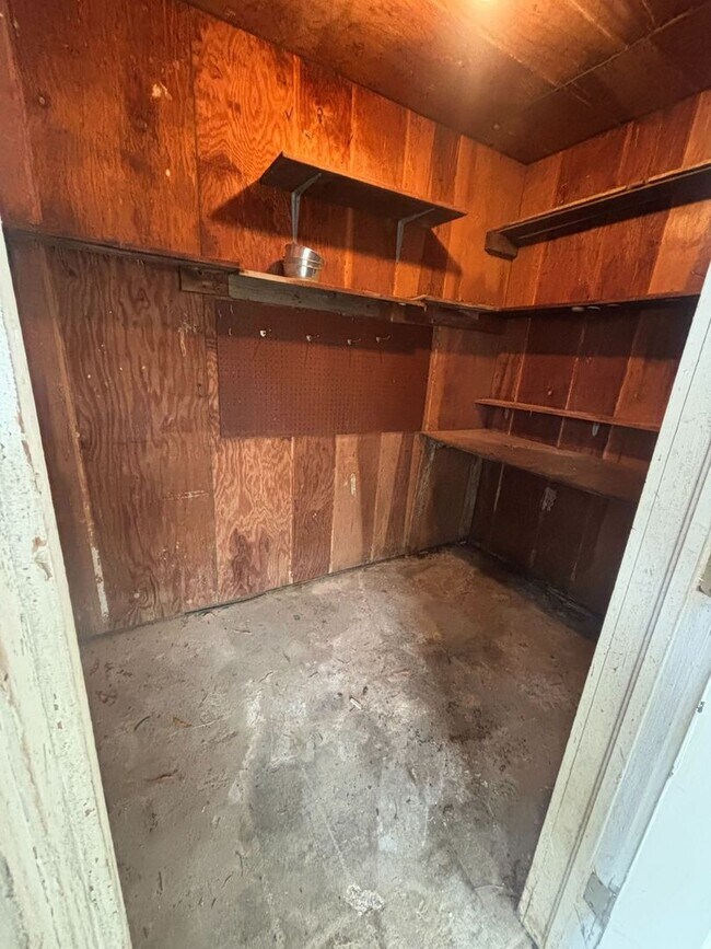 Building Photo - Great 4 bed 2 bath home located in Canton