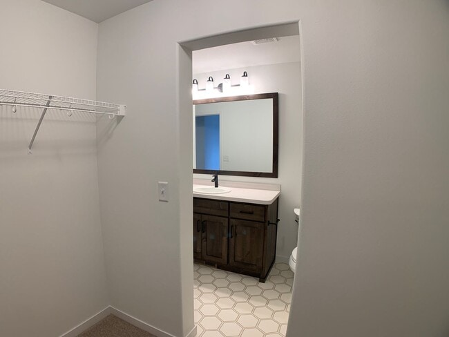 Building Photo - 3 Bed 2.5 Bath Single Family Home