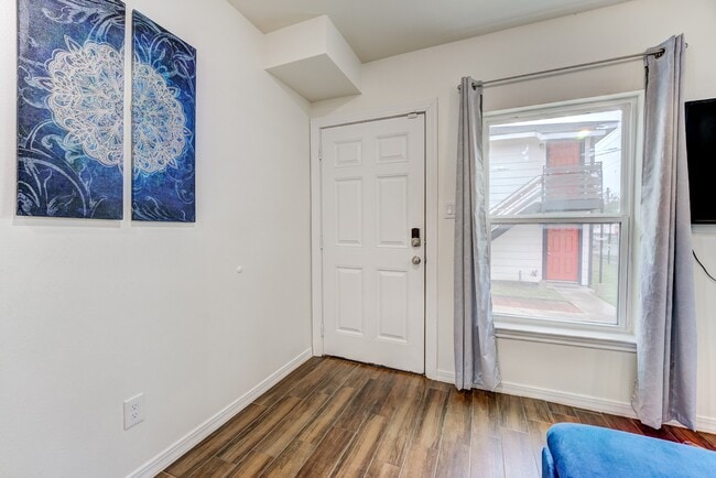 Building Photo - 2720 Truxillo St