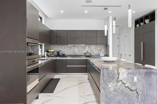 Building Photo - 3367 NE 168th St