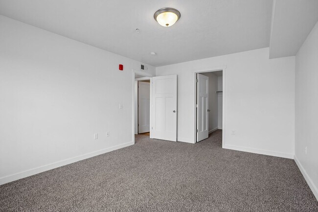 Building Photo - 734 E 500 S