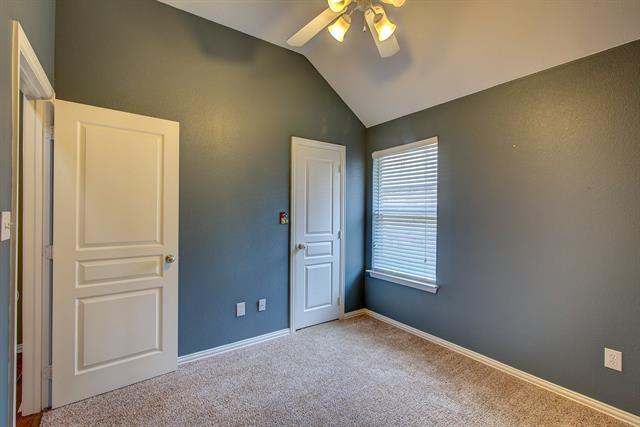 Building Photo - 304 Vista Way Dr