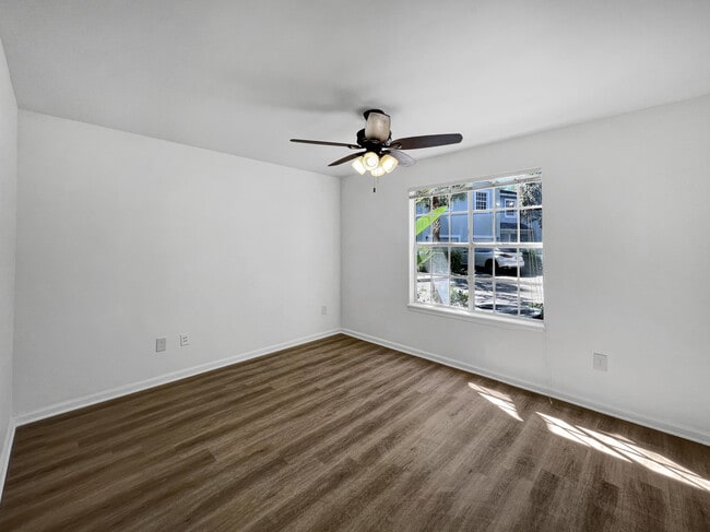 Building Photo - 1050 Crystal Way