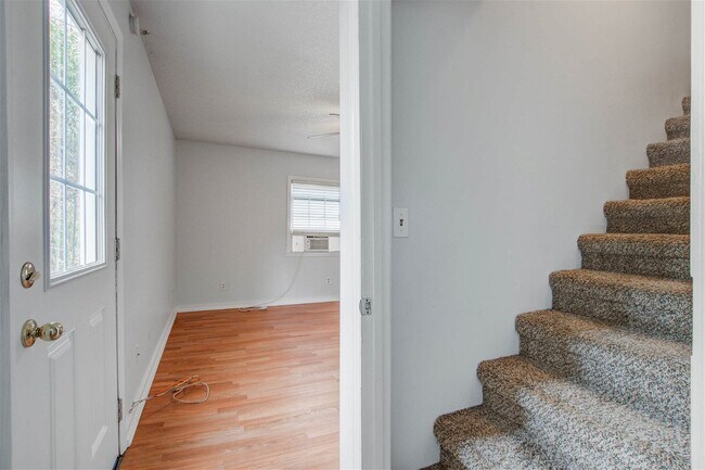 Building Photo - 2135 Burlington Avenue Apt #C, Charleston,...