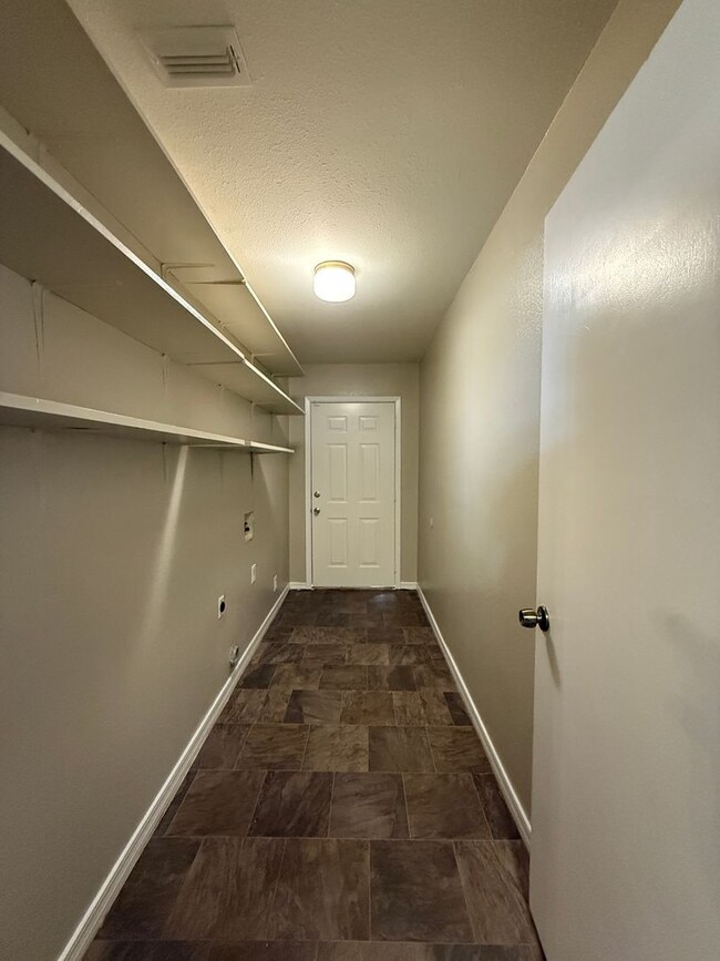 Building Photo - 3 Bedroom 2 bath in Faith Village