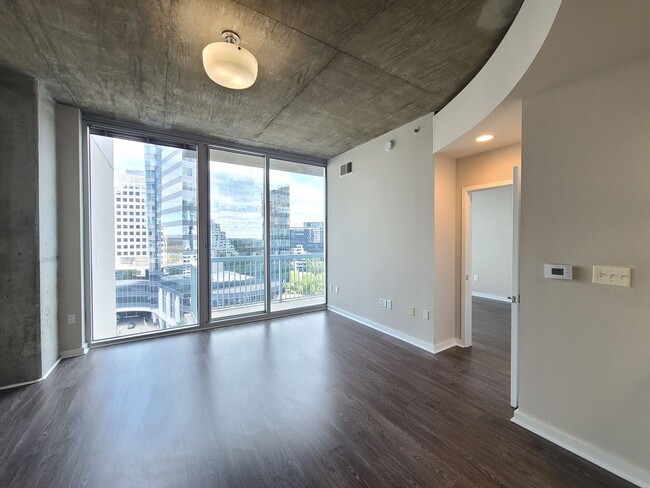 Building Photo - Spacious 1 Bedroom Condo at REALM Buckhead