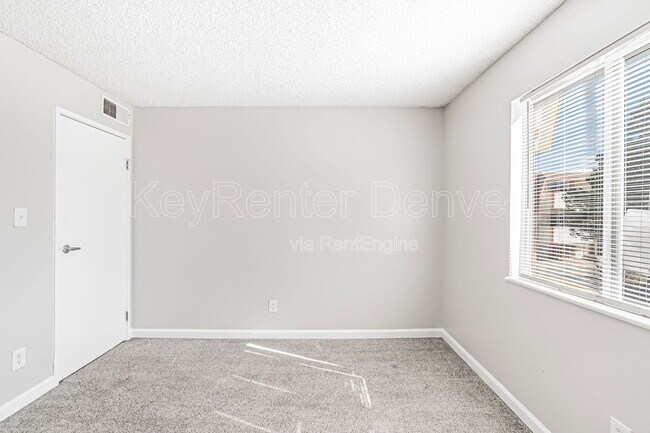 Building Photo - 10211 Ura Ln