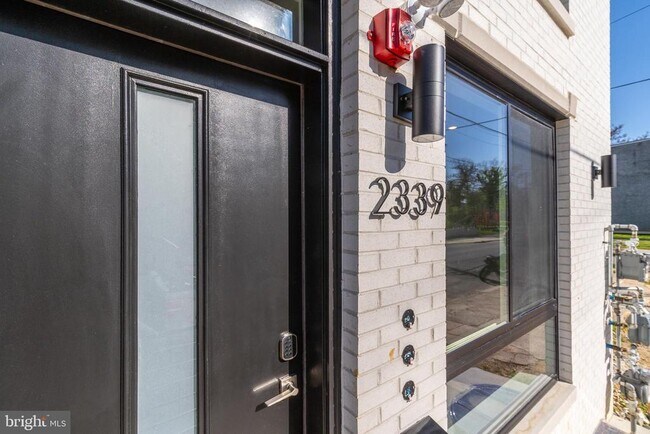 Building Photo - 2339 N 10th St