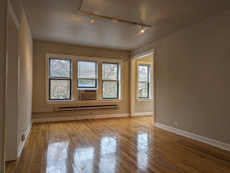 Building Photo - 3731 N Pine Grove Ave