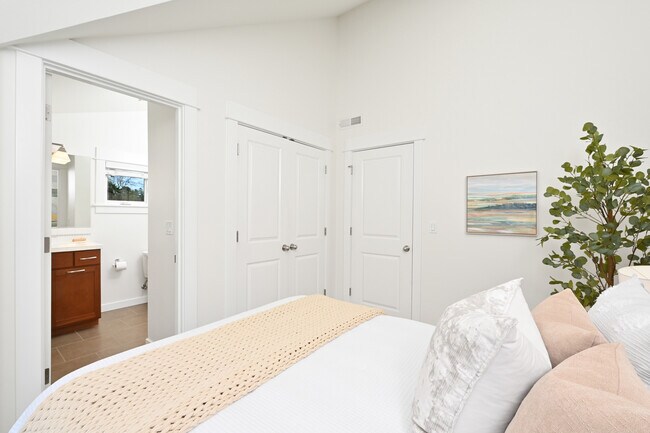 Building Photo - 5801 55th Ave NE