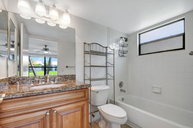 Building Photo - 1495 Lake Crystal Dr