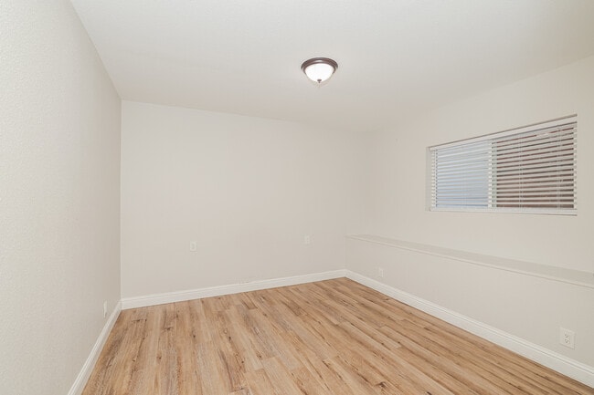 Building Photo - 1333 87th Ave