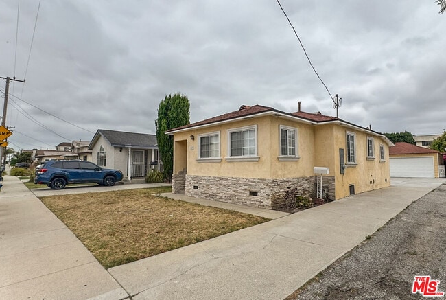 Building Photo - 4459 W 136th St