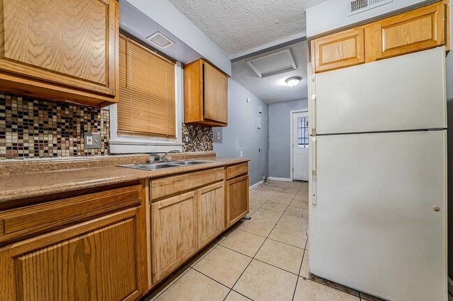 Building Photo - 2533 Greenvale Rd