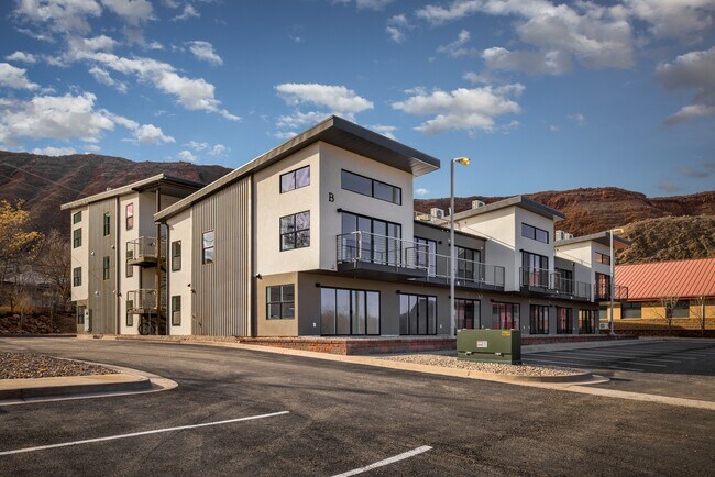 Building Photo - 443 Kane Creek Blvd