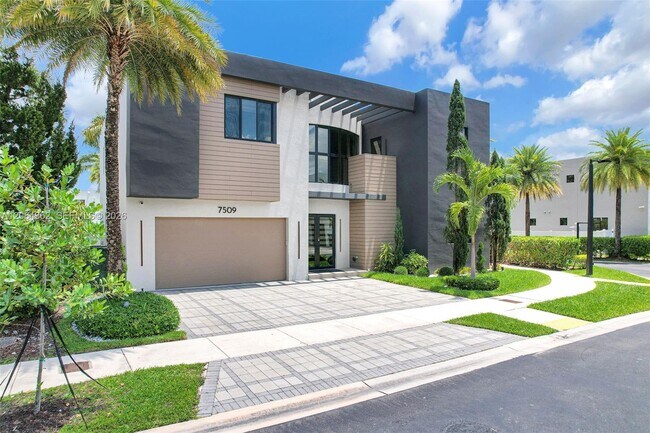 Building Photo - 7509 NW 99th Ave