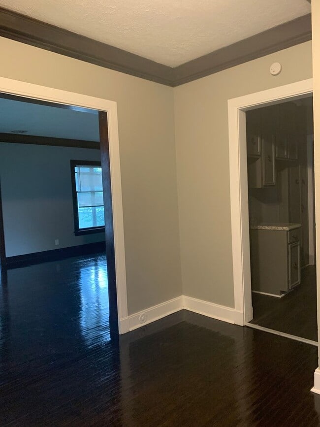 Building Photo - Brick Home W/ Garage