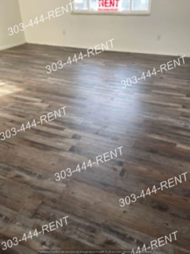 Building Photo - PA960