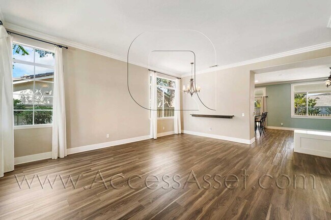 Building Photo - Elegant 4 Bed/2 Bath Home In Desirable North Shore Community!