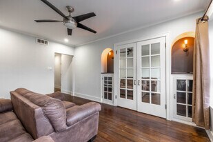 Building Photo - 3718 W Belmont Ave