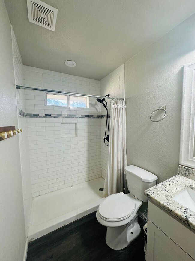Building Photo - Amazing Midway ISD Home